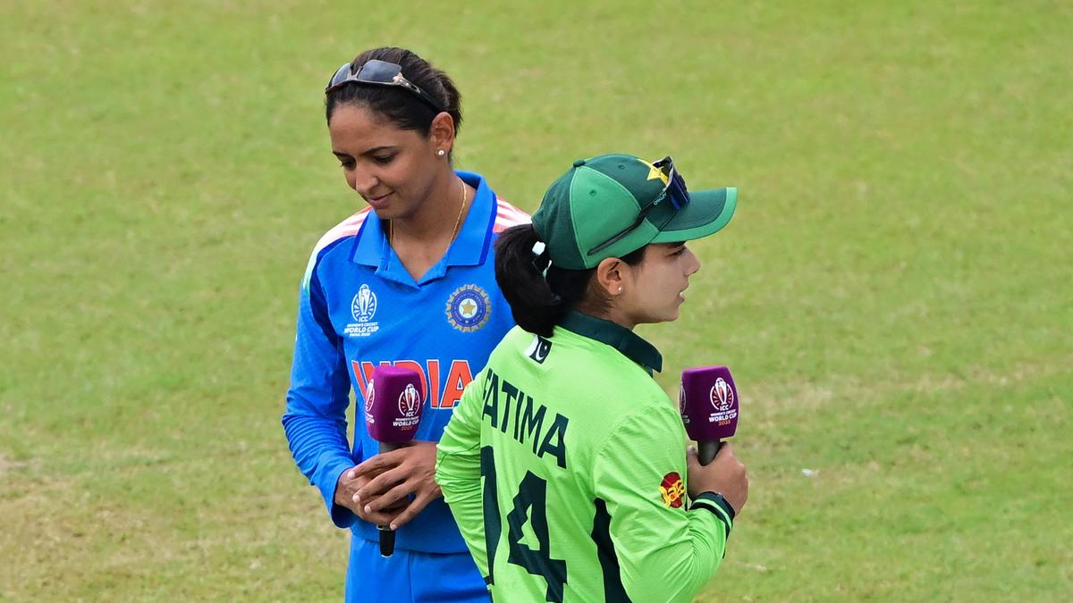 IND vs PAK: India, Pakistan captains refuse handshake during toss at Women’s ODI World Cup 2025 match – The Headlines