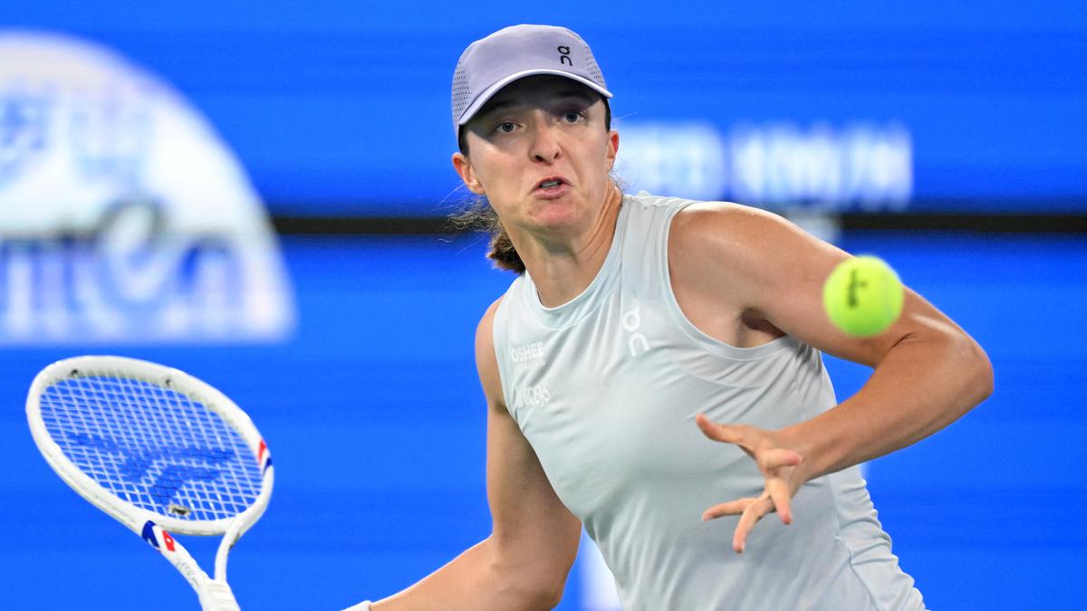 Wuhan Open 2025: Swiatek eases past Bouzkova, Zhang Shuai surprises Navarro – The Headlines