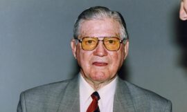 Oldest living Test cricketer Neil Harvey turns 97 – The Headlines