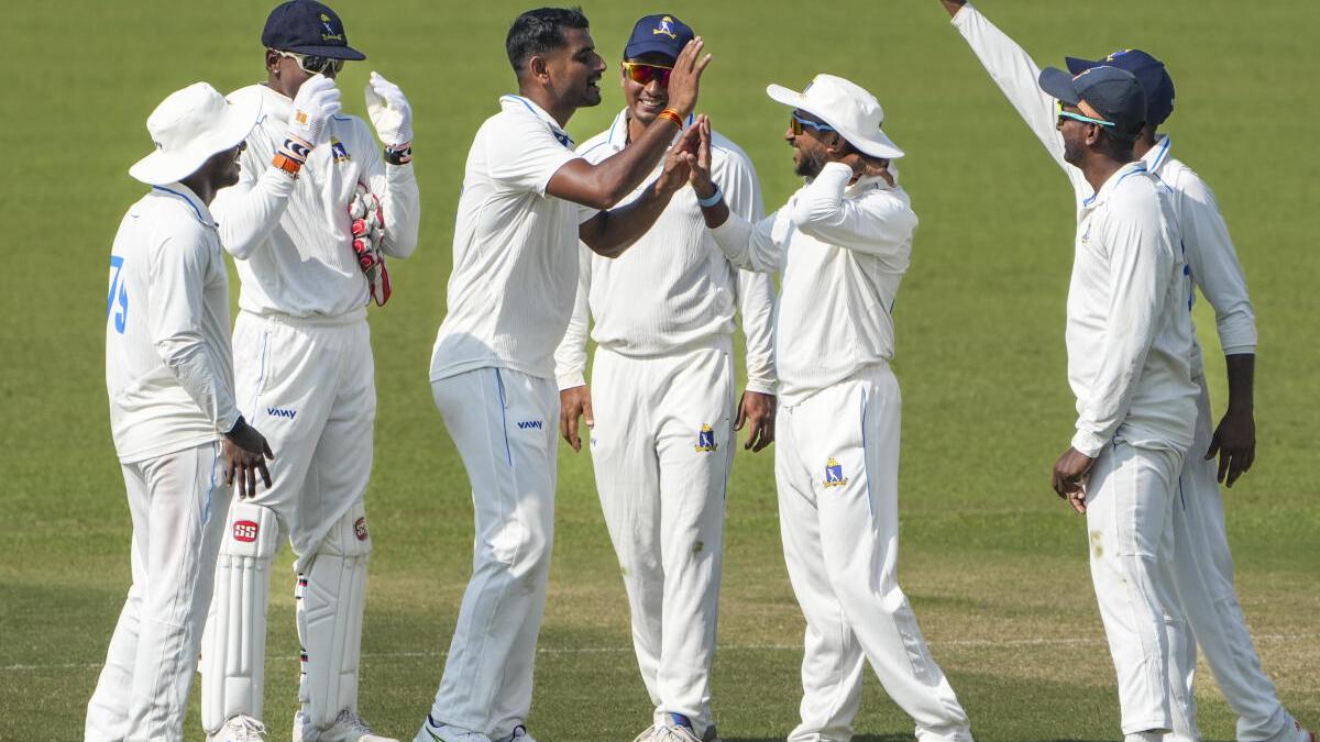 Ranji Trophy 2025-26: Suraj Jaiswal’s four-fer helps Bengal restrict Uttarakhand to 213 – The Headlines