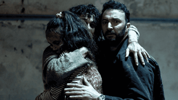 The Netflix Crime Thriller Series Hooking Viewers Right Out The Gate – The Headlines