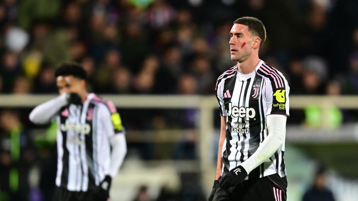 Juventus match halted as Fiorentina fans hurl racist chants at Vlahovic – The Headlines