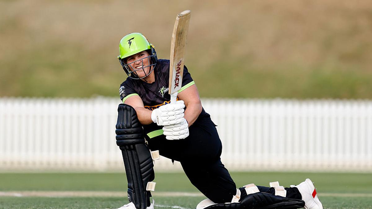 Laura Harris hits 15-ball fifty, joint-fastest in women’s T20s – The Headlines