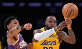 NBA roundup: Double-digit scoring streak ends for LeBron James; Warriors lose without Steph Curry – The Headlines