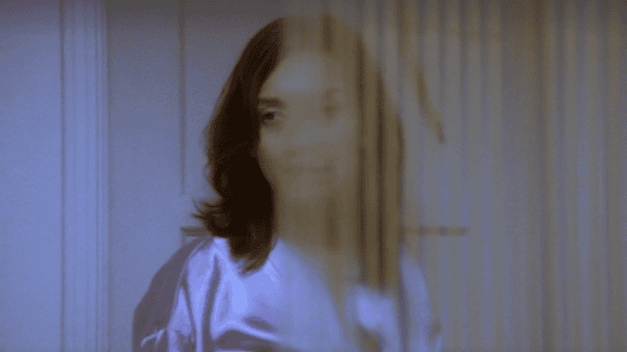 Psychotic, R-Rated 90s Thriller Proves That Traveling Is The Worst Kind Of Therapy – The Headlines