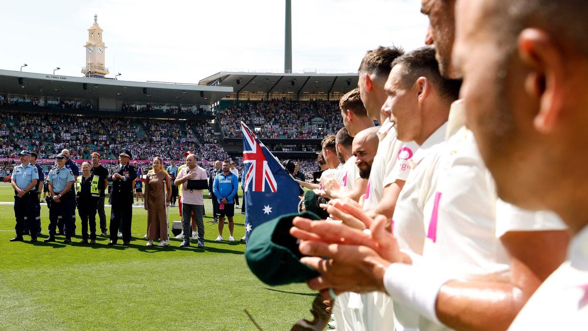 Ashes, 5th Test: Australia, England teams honour Bondi shooting responders at Sydney Cricket Ground – The Headlines