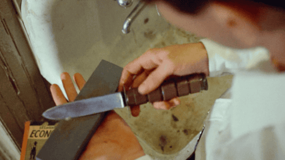 Certified Fresh 70s Crime Thriller Is A Picture-Perfect Descent Into Madness – The Headlines